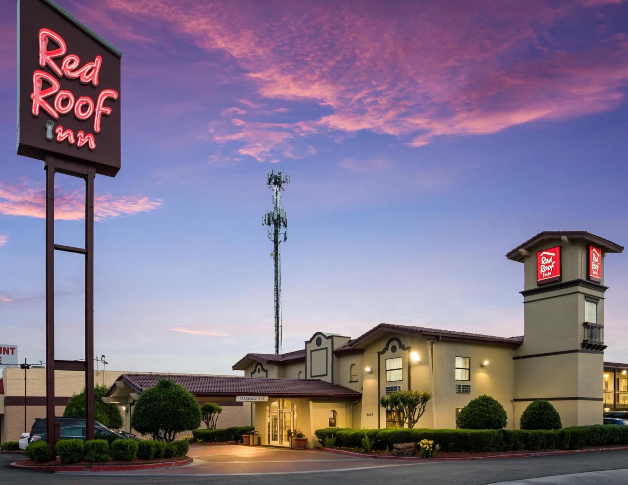 Red Roof Inn North Dallas - Park Central Exterior photo