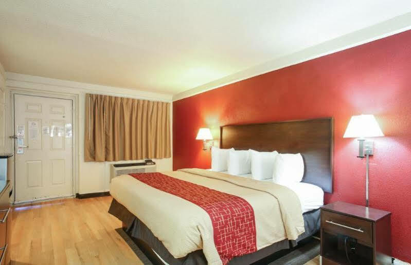 Red Roof Inn North Dallas - Park Central Exterior photo