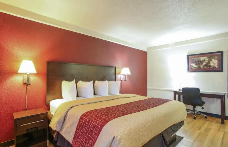 Red Roof Inn North Dallas - Park Central Exterior photo